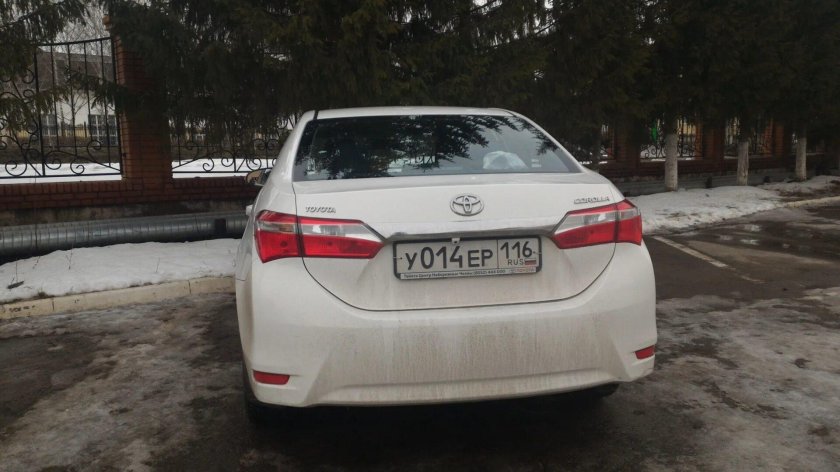 Тойота Королла 2014 сзади