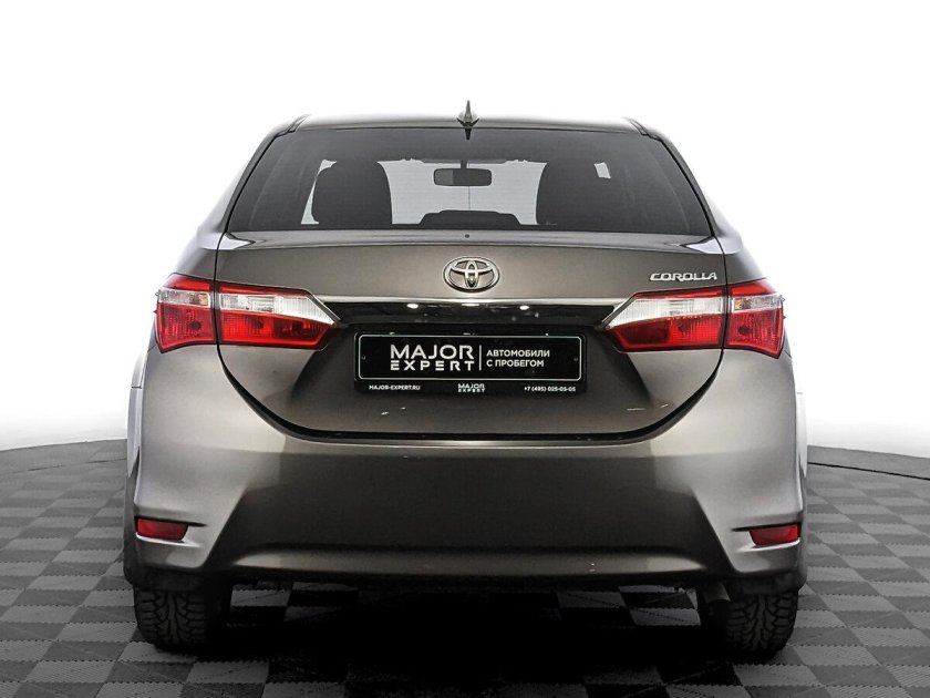 Серая тойота королла