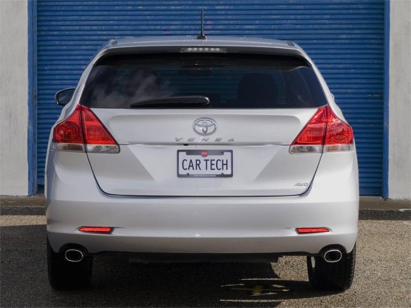 Toyota Venza сзади