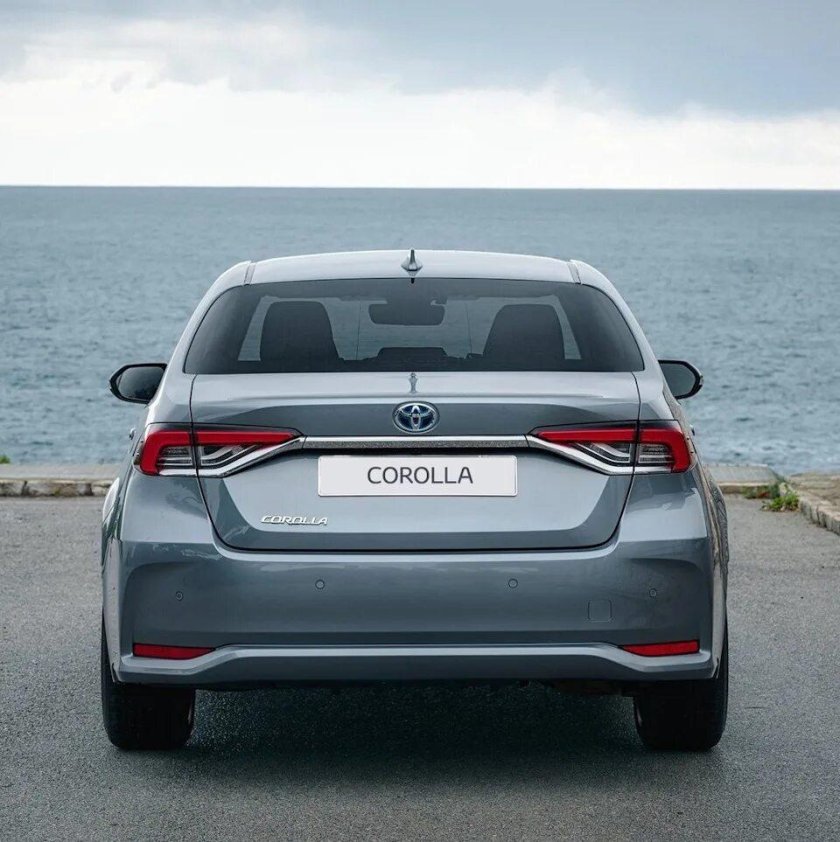 Тойота Королла 2022 зад