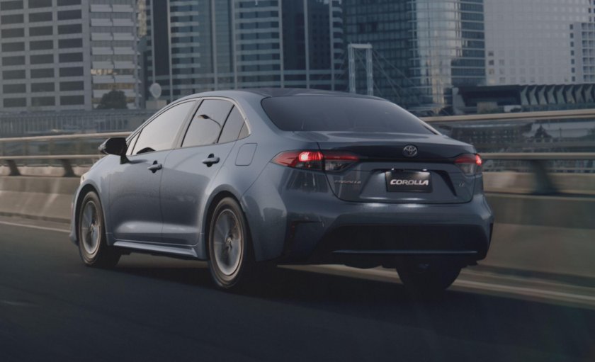 Тойота Королла 2019 сзади