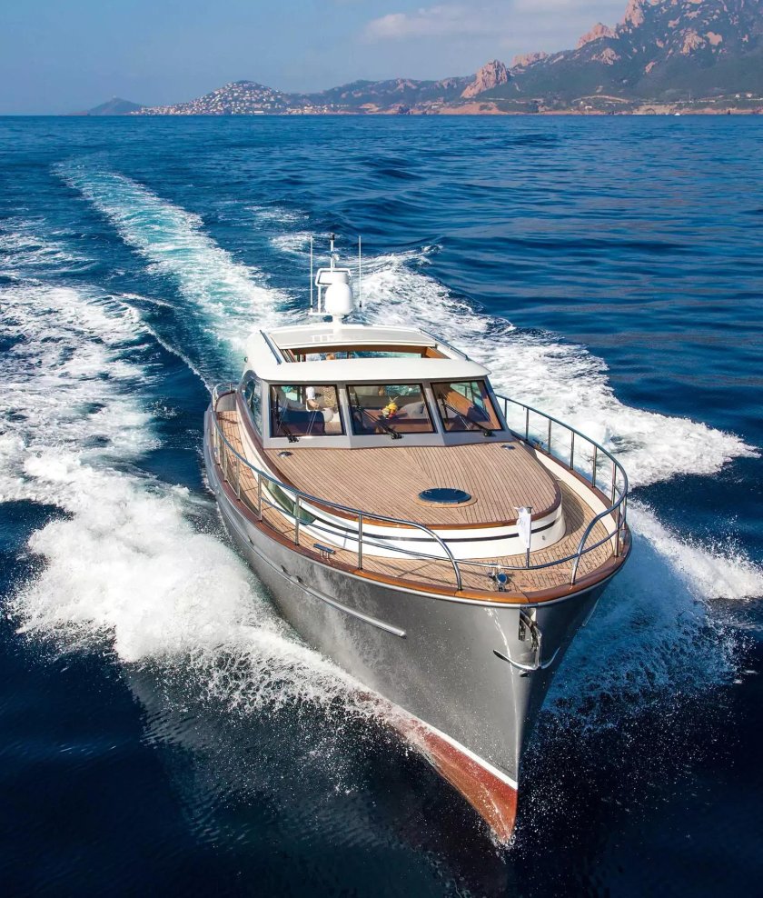 Моторная яхта Mulder 1500