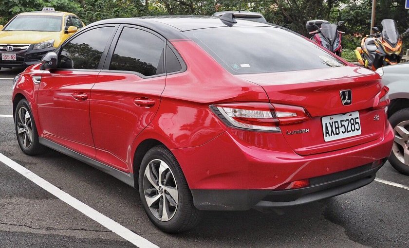 Люксген седан