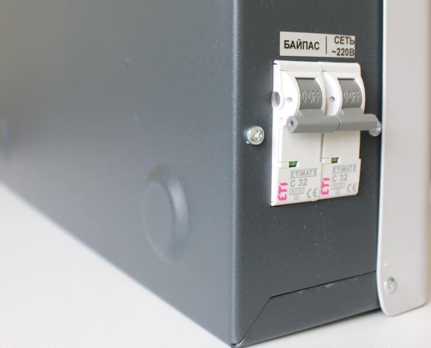 Инверторный стабилизатор напряжения