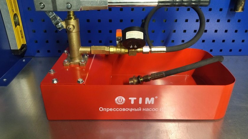 Опрессовочный насос
