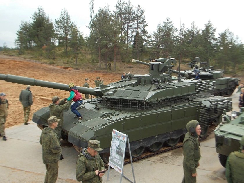 Т-90м с каз