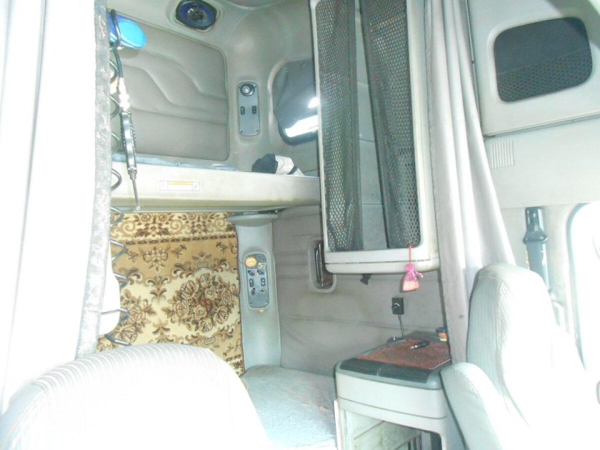 Фредлайнер Центури кабина