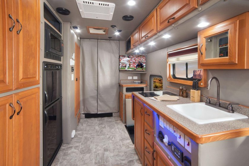 Кабина Вольво Биг трак с туалетом и душем