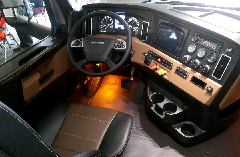 Freightliner Cascadia 2022 салон