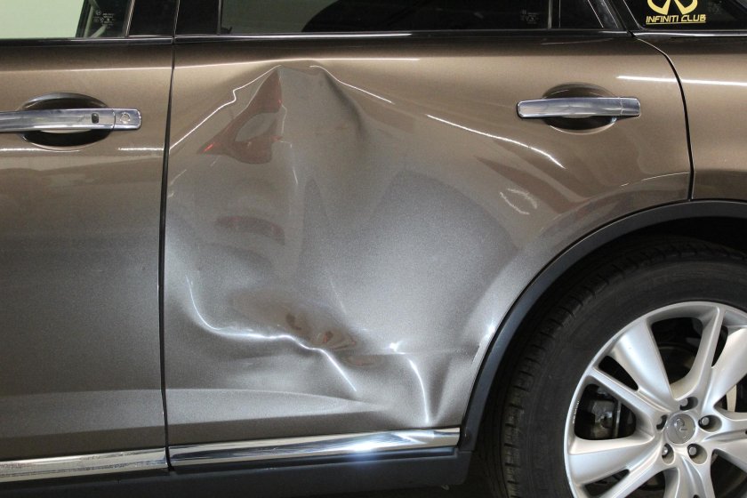 Вмятина на авто