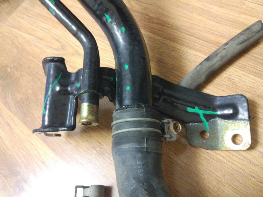 Ниссан Альмера Классик b10 горловина топливного бака