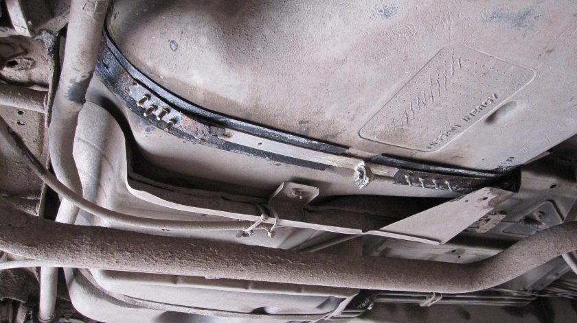 Крепление бензобака Калина