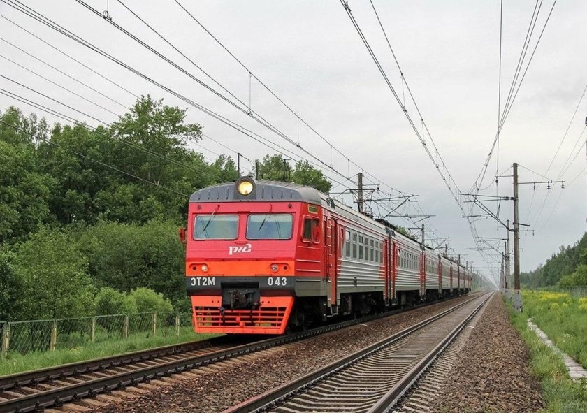 Пригородный электропоезд
