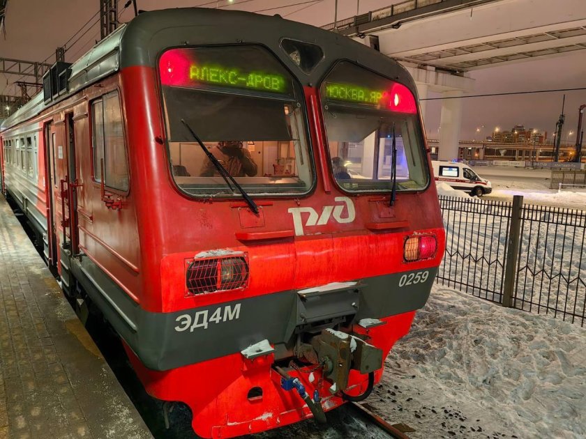 Красный поезд