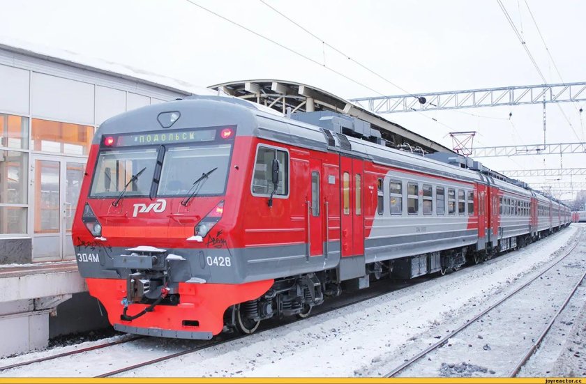 Электропоезд эд4м сбоку