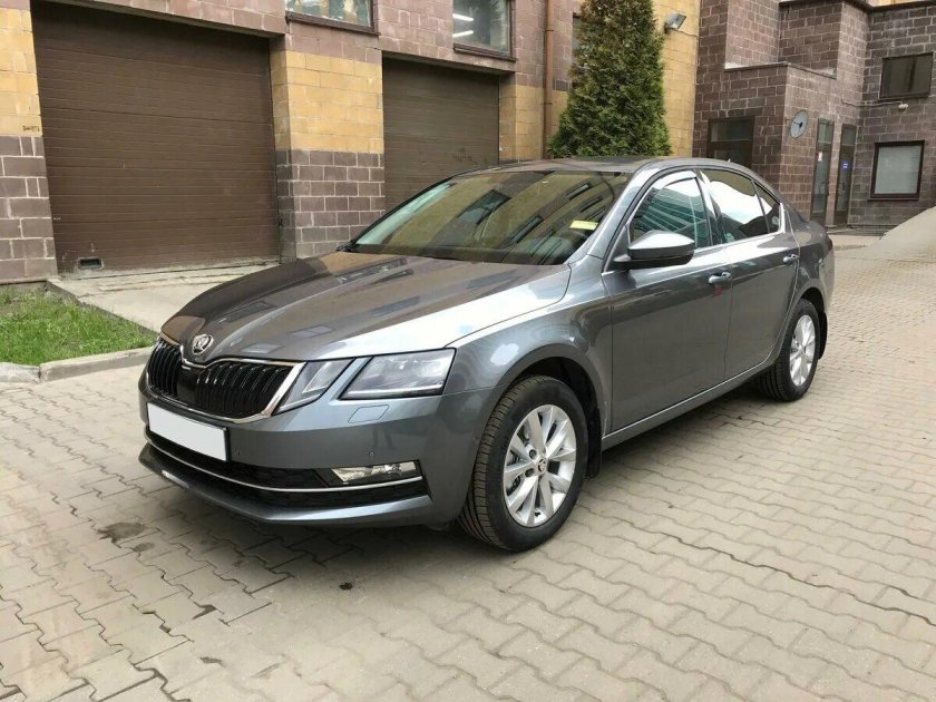 Шкода Октавия серая