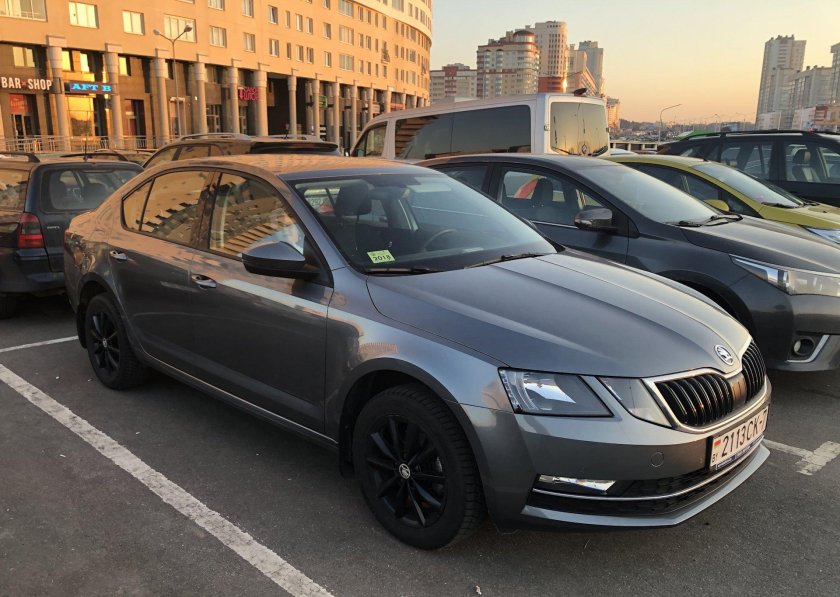 Skoda Octavia 2021 серая