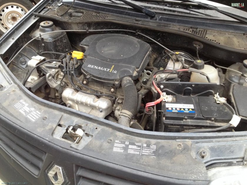 Моторный отсек Рено Логан 1.4
