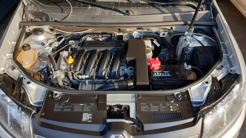 Моторный отсек Рено Логан 1.6