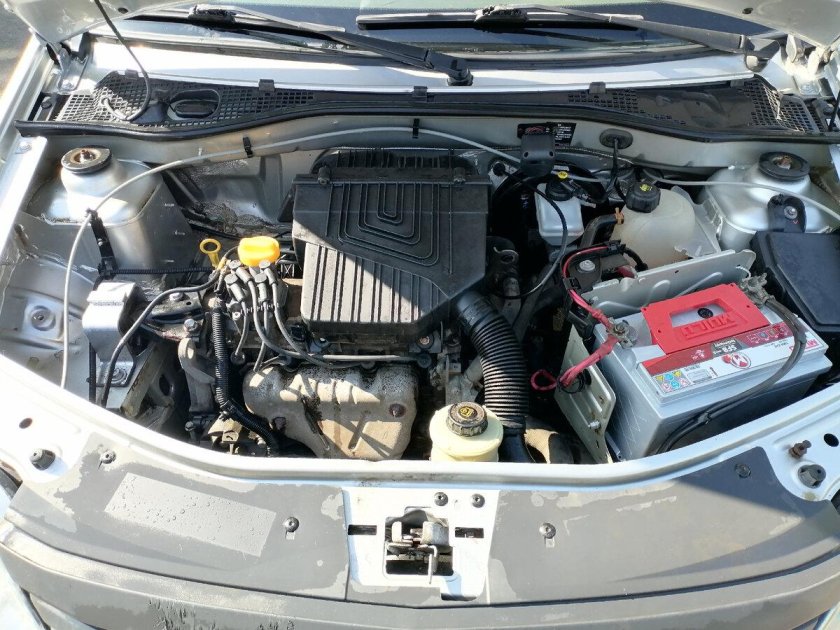 Подкапотка рено логан 1.4