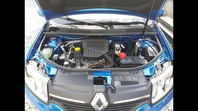 Моторный отсек Рено Логан 1.6