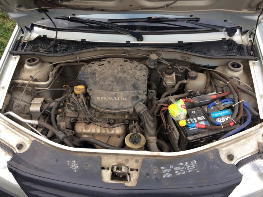 Подкапотка Рено Логан 1.4