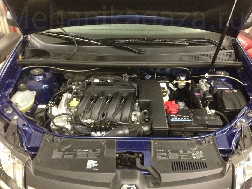 Моторный отсек Рено Логан 1.6