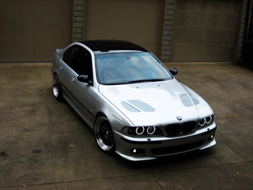 БМВ е39 серебристая