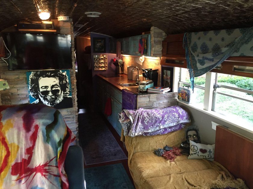 Автобус хиппи внутри