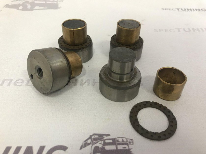 Шкворень УАЗ В сб на втулке /4ед/.