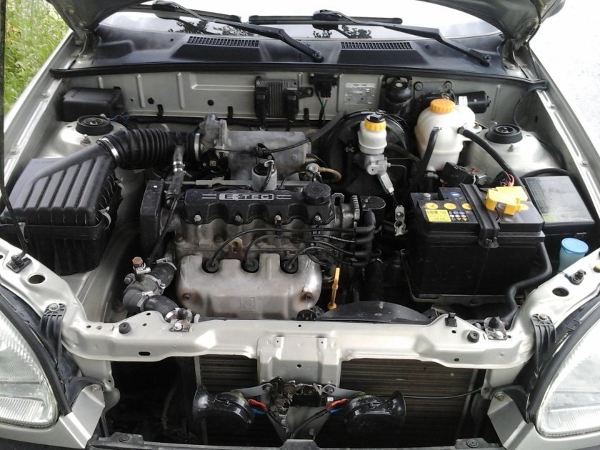 Шевроле Ланос 1.5 под капотом