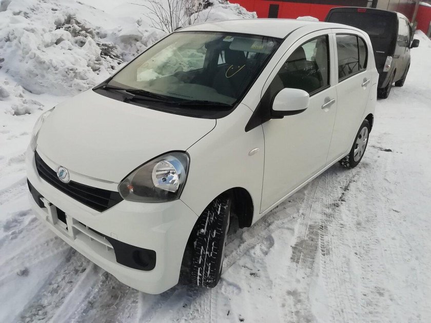 Daihatsu Mira e:s 2016