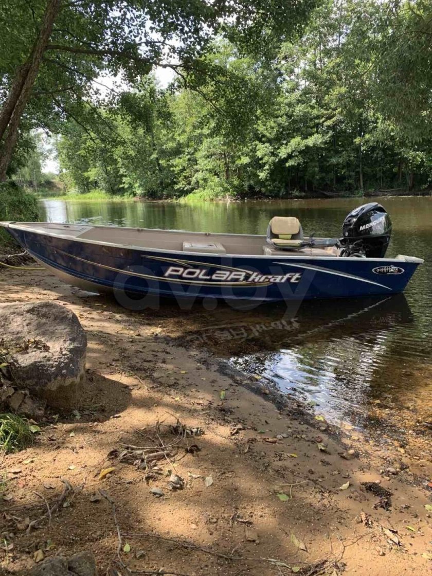 Лодка моторная