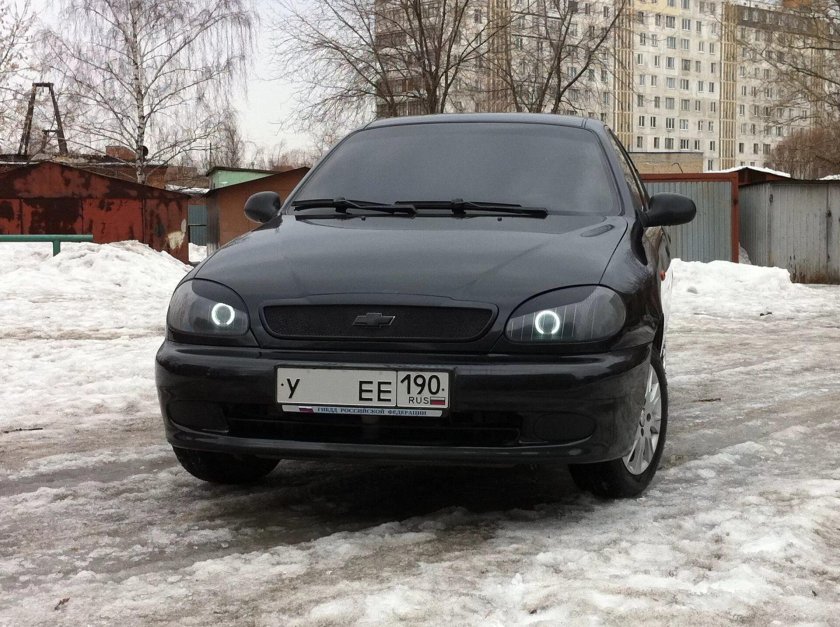 Черная решетка радиатора Шевроле Ланос