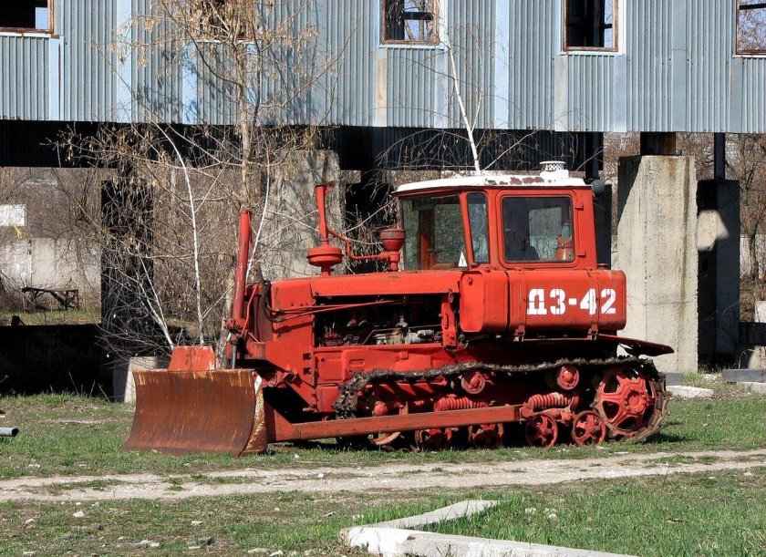 Гусеничный трактор дт75 бульдозер