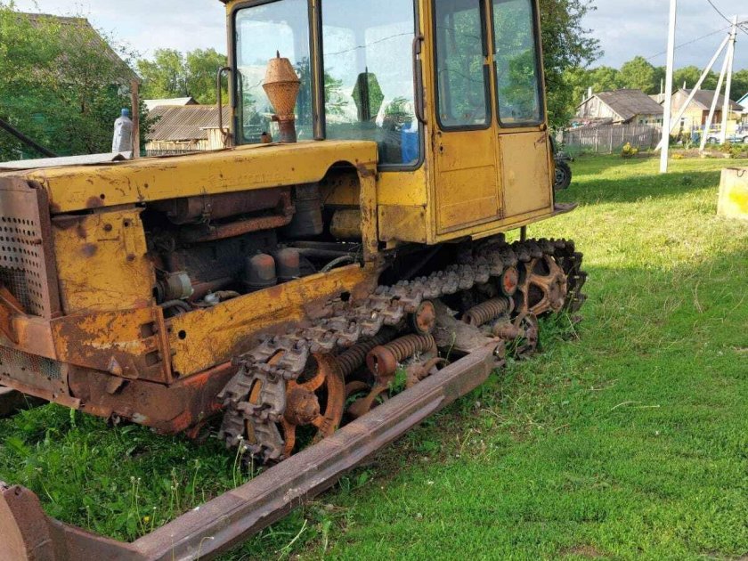 Гусеничный трактор дт 75