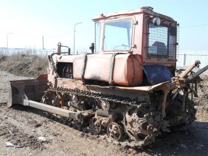 Гусеничный трактор дт75 бульдозер