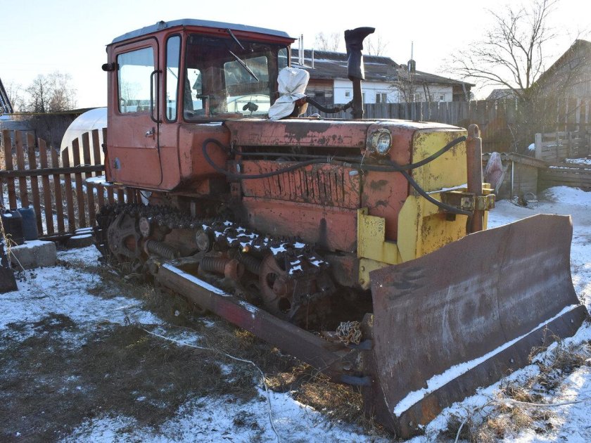 Трактор ДТ-75 бульдозер