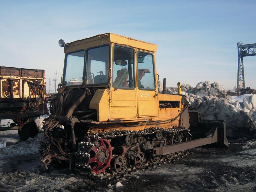 Трактор ДТ-75 бульдозер