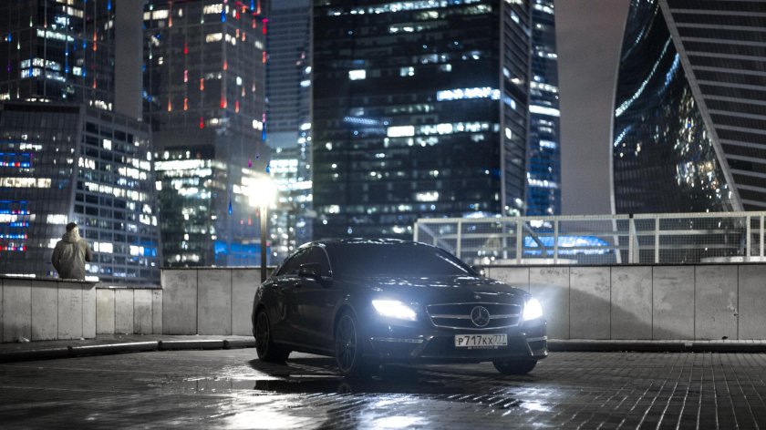 Мерседес АМГ С 63 В ночном городе
