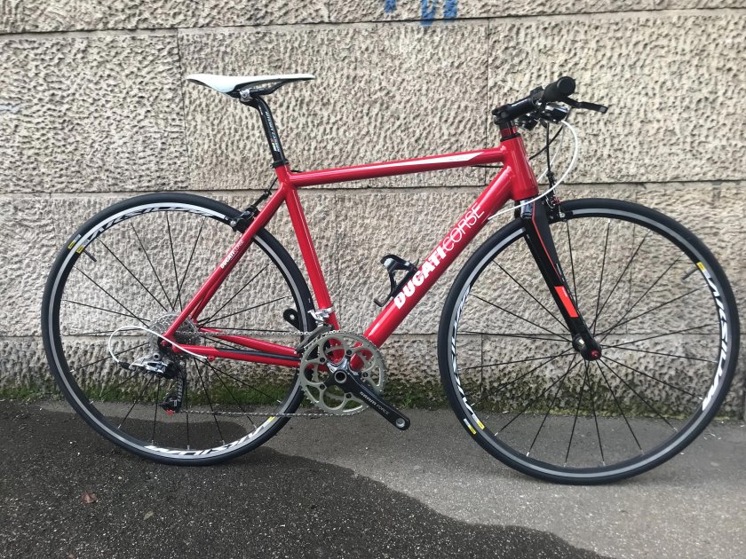 Шоссейный велосипед cannondale