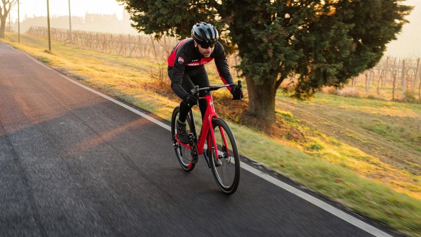 Гоночный электровелосипед