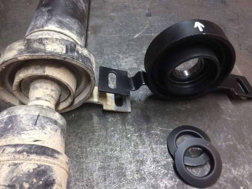 Подшипник карданного вала Рено Дастер подвесной 4х2