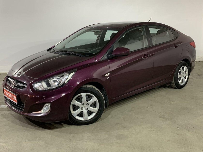 Hyundai Solaris 2014 бордовый