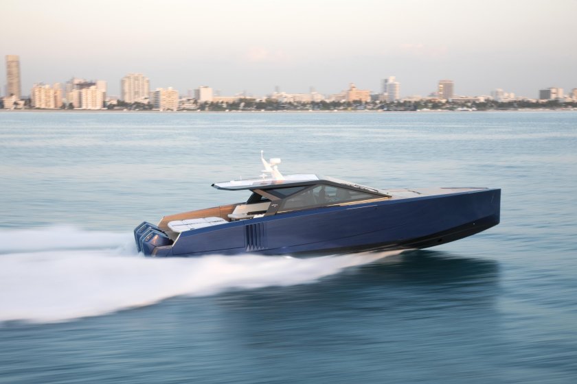 Моторная яхта