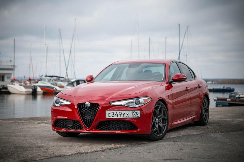 Alfa romeo giulia квадрифолио