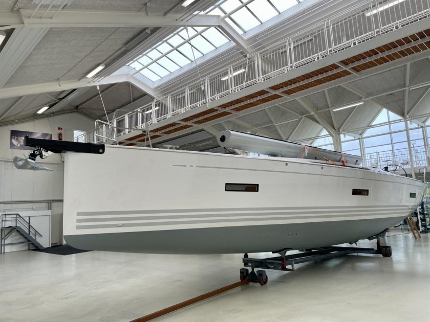 Лодка парусная