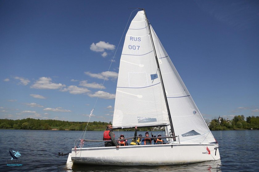 Парусная яхта