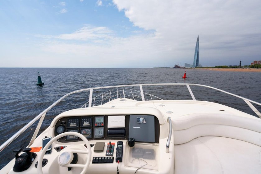 Яхта Азимут 55