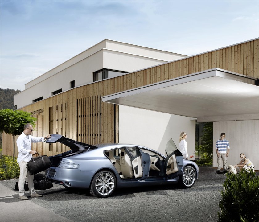 Автомобиль aston martin